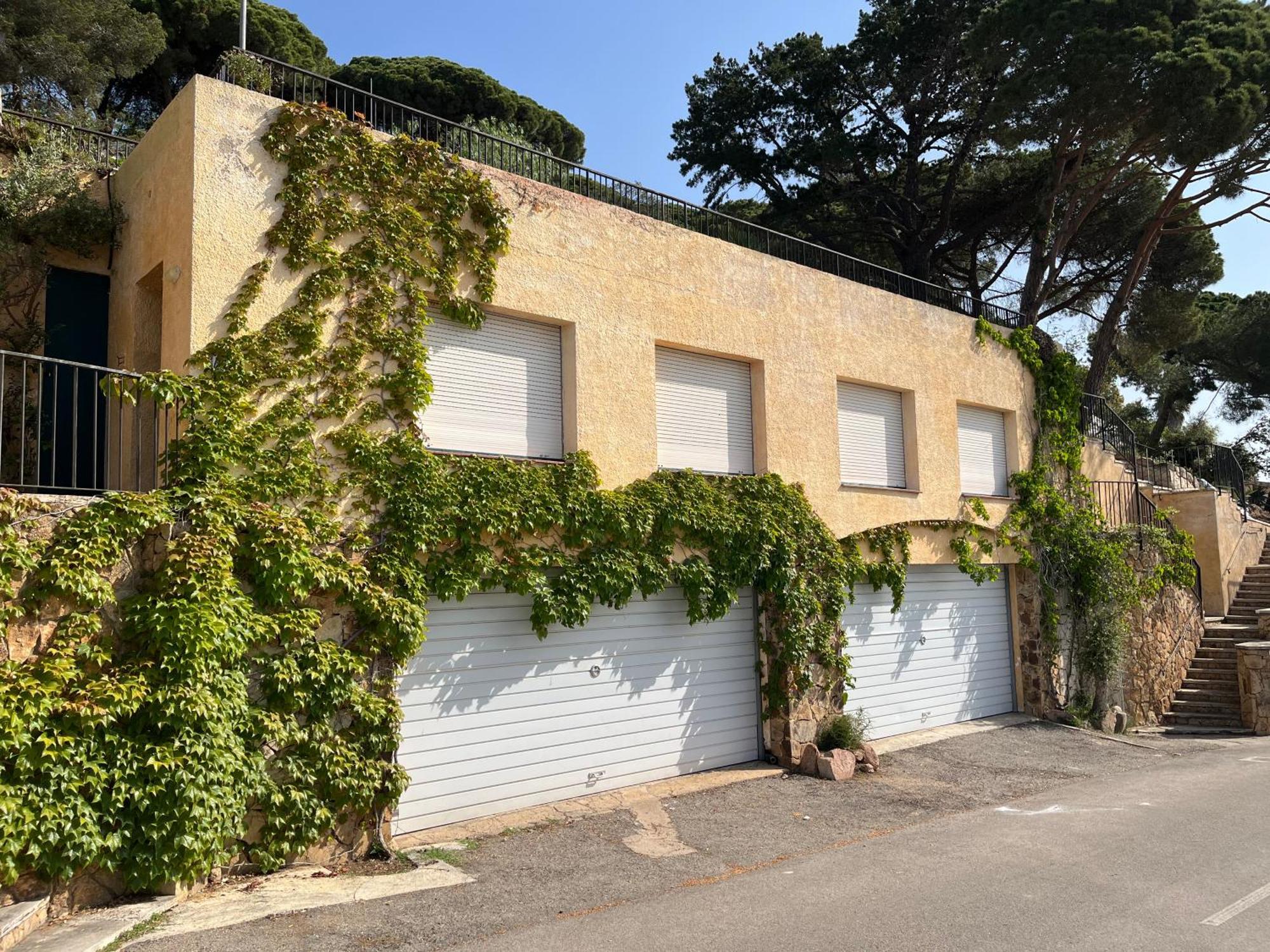 Valde Housing / Paradisiaca Costa Brava Con Garaje